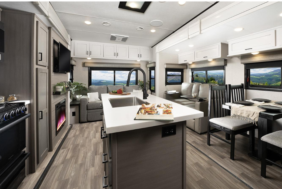 The Starcraft GSL Fifth Wheel offers all the comforts of home