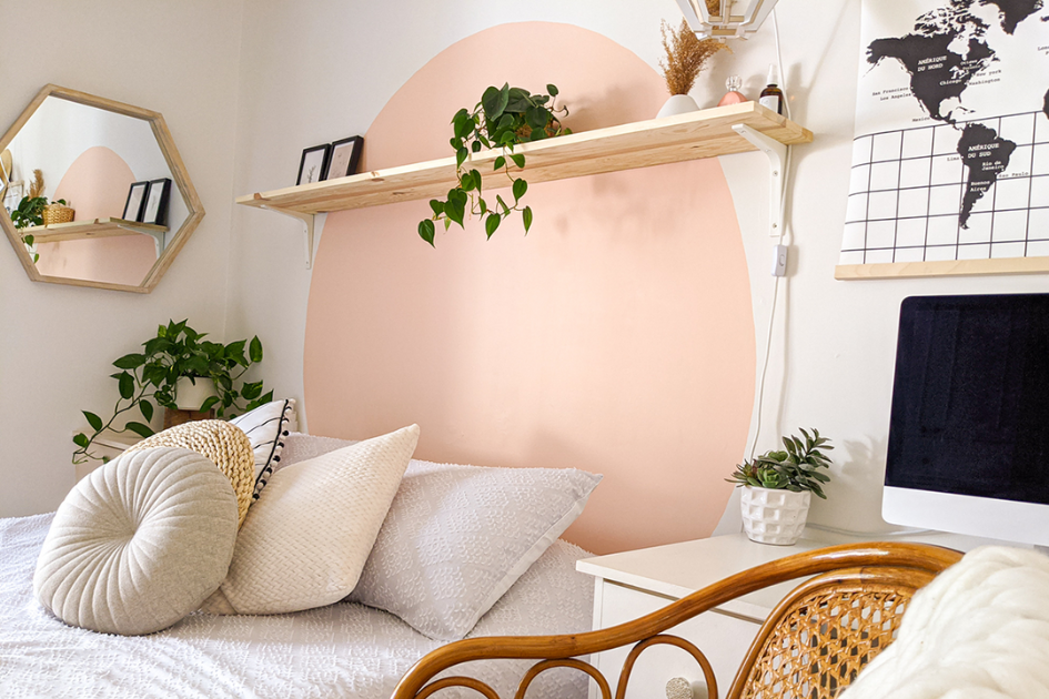 RV bedroom with cute wall decorating