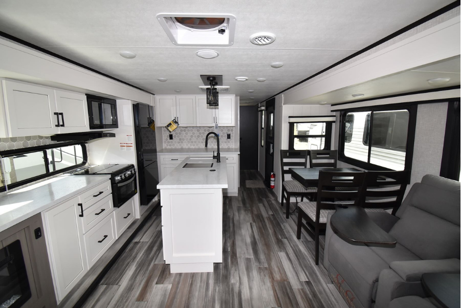Jayco Fifth Wheels are perfect for full-time RVing with your family.